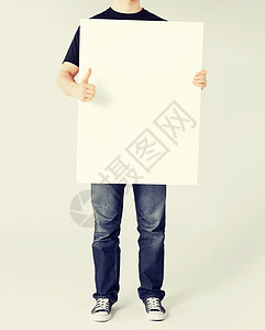 商业广告男人展示白色空白板竖大拇指背景图片