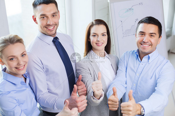 商业,队合作,成功,人手势微笑的商业队办公室里竖大拇指图片