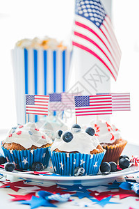 独立日,庆祝,主义节日的釉纸杯蛋糕松饼装饰美国蓝莓盘子7月4日聚会图片