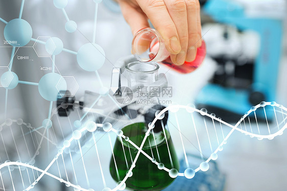 科学化学生物学医学人的密切科学家的手填充试管,并临床实验室进行DNA分子结构的研究图片