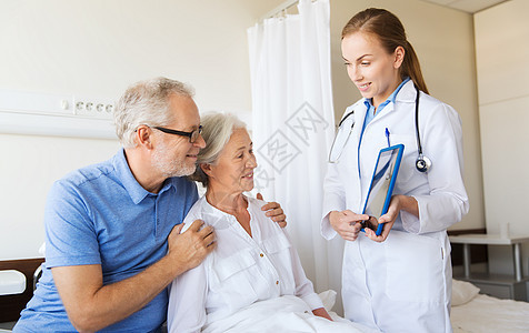 医学,龄,保健人的老妇女,男子医生与平板电脑医院病房图片
