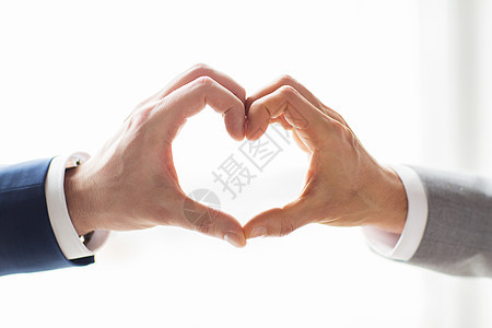 人,同婚姻,手势爱的亲密的快乐男夫妇的手心手标志图片