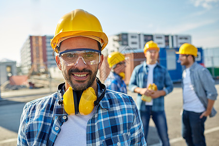 商业,建筑,队合作人的微笑建设者与安全帽耳机超过微笑建设者建筑工地图片