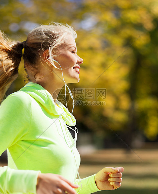 运动生活方式的女人户外跑步女人户外跑步图片