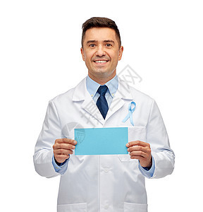 医疗保健,广告,人医学微笑的男医生穿着白色外套,带着天蓝色的前列腺癌意识丝带,着白纸图片