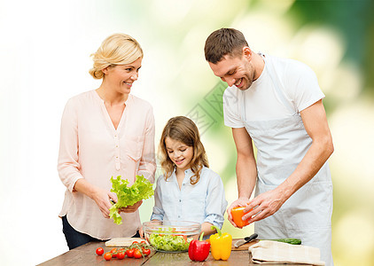 素食,烹饪,幸福人的快乐家庭烹饪蔬菜沙拉晚餐绿色自然背景图片