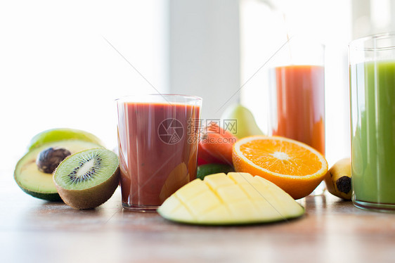 健康饮食,食物饮食新鲜果汁璃水果桌子上图片