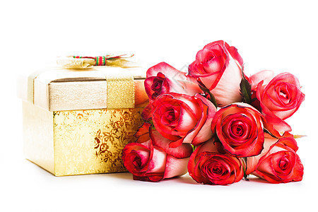 金色礼品盒白色玫瑰花图片