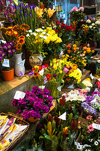 花卉市场美丽的鲜花花瓶出售图片