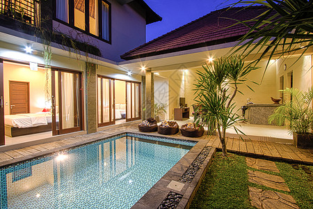 带游泳池的热带别墅图片