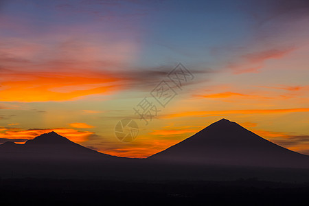 火山日出时间,巴厘岛,印度尼西亚图片