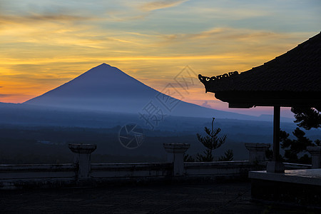 火山日出时间,巴厘岛,印度尼西亚图片