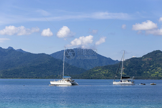 天堂热带岛屿的船印尼吉利图片
