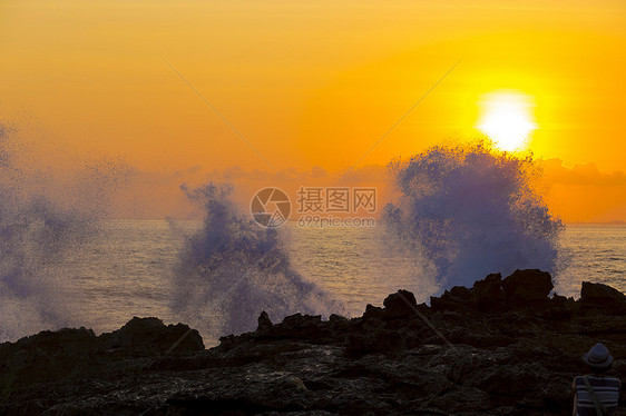 日落时的海浪印度洋图片