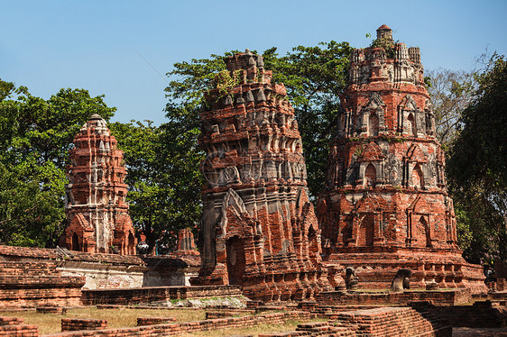 泰国瓦马哈特佛教寺庙的古老废墟图片