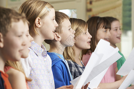 群学校的孩子学校合唱唱歌图片