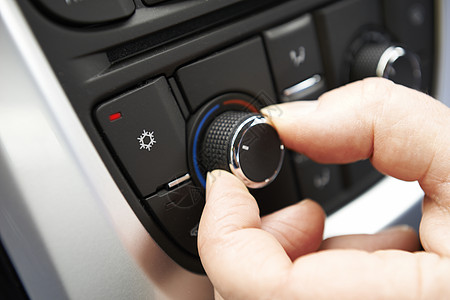 仪表板上的手动调节汽车空调控制高清图片