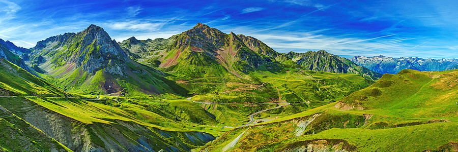 比利牛斯山夏季全景图片