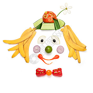 个创造的食物,展示了个微笑小丑的肖像,由蔬菜水果制成的菜单为儿童图片