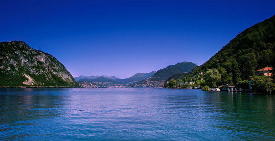 瑞士蒂奇诺卢加诺市海岸线湖泊的风景图片