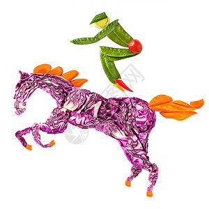 种由水果蔬菜制成的骑手白色上分离的食物图片