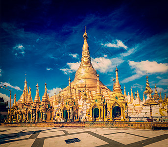 复古效果过滤了神秘地旅游景点地标ShwedagonPaya塔的时髦风格形象仰光,缅甸图片