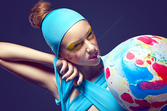 怪诞的古怪的女人,化妆气球花哨图片