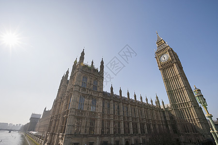 低角度的大本议会大厦抗晴空伦敦英国英国图片