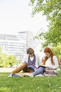 大学校园学的轻男女朋友的全部长度图片