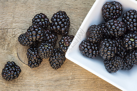 新鲜的夏季黑莓乡村木制背景新鲜夏季黑莓的观图像图片