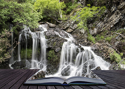 夏季瀑布岩石上的景观细节长时间暴露模糊的运动创造的页的书籍细节拍摄里瓦戈尔瀑布斯诺登尼亚公园北威尔士图片
