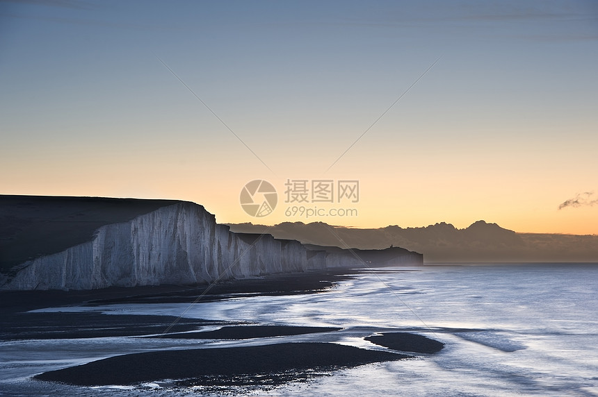 冬天日出时,七个姐妹英国粉笔悬崖图片