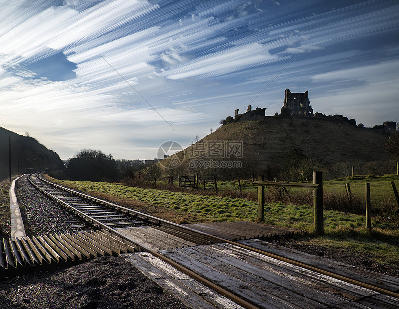 独特的时间流逝景观中世纪城堡铁路轨道图片