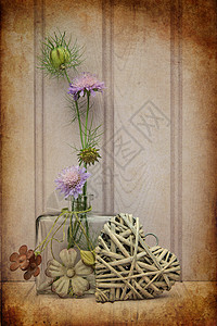 美丽的野花插花瓶里,用心静物爱的图片