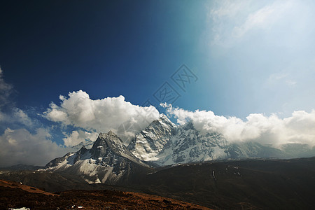 喜马拉雅山萨加马塔地区的山脉图片