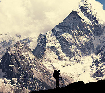 喜马拉雅山的登山者图片