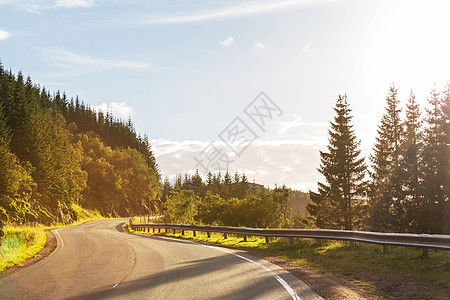 挪威山脉的道路图片