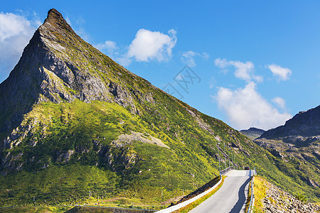挪威山脉的道路图片