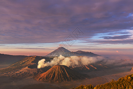 印度尼西亚爪哇的溴火山图片