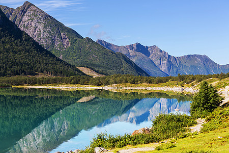 山地湖图片