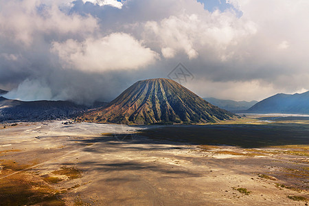 印度尼西亚爪哇的溴火山图片