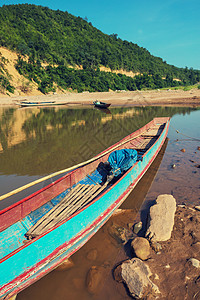 老挝的传统船只图片