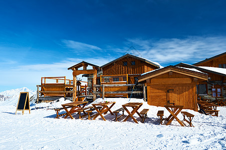 冬季下雪的山地滑雪胜地,法国阿尔卑斯山图片