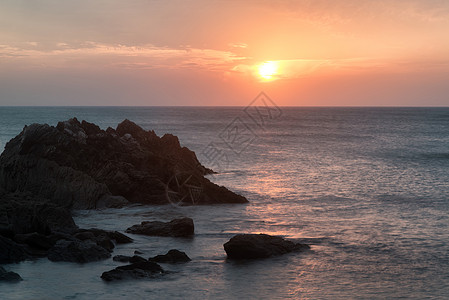 日落景观海景的岩石海岸线希望湾英国图片