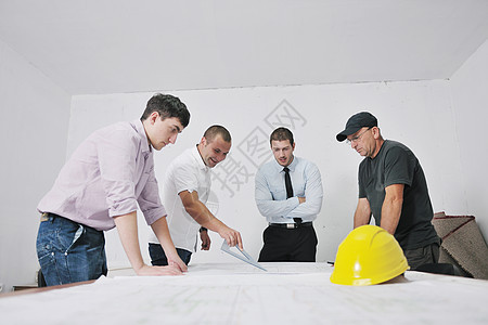 队的业务人员小,建筑师工程师建设场景检查文件业务工作流程的新建筑背景图片