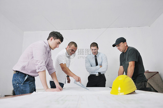 队的业务人员小,建筑师工程师建设场景检查文件业务工作流程的新建筑图片