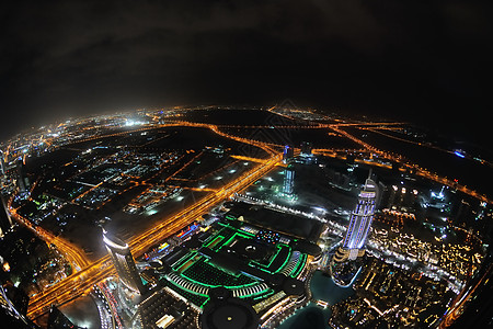 夜幕下迪拜现代城市的全景图片