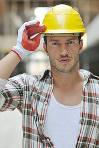 英俊的硬工人建筑工地肖像图片