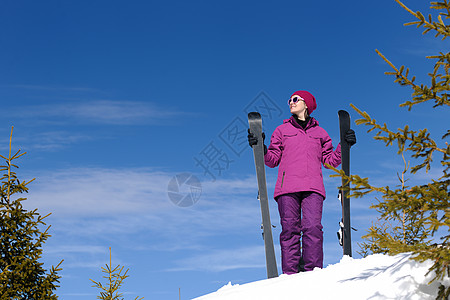 冬季妇女滑雪运动乐趣旅游雪图片