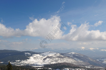 美丽的冬季景观与冰雪强风图片